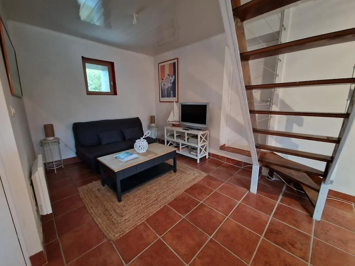 Charming Quiet Cottage -3 Bedrooms - Private Garden Pleboulle France