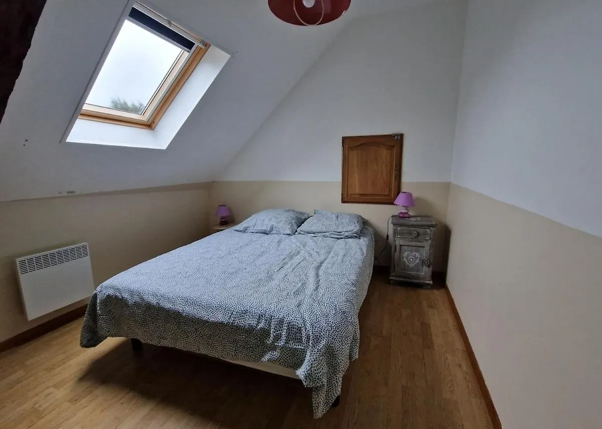 Charming Quiet Cottage -3 Bedrooms - Private Garden Pleboulle Holiday home