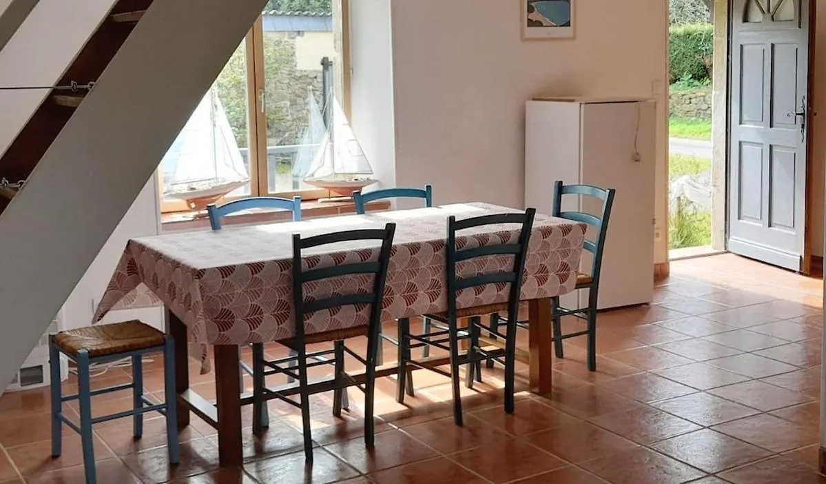 Charming Quiet Cottage -3 Bedrooms - Private Garden Pleboulle