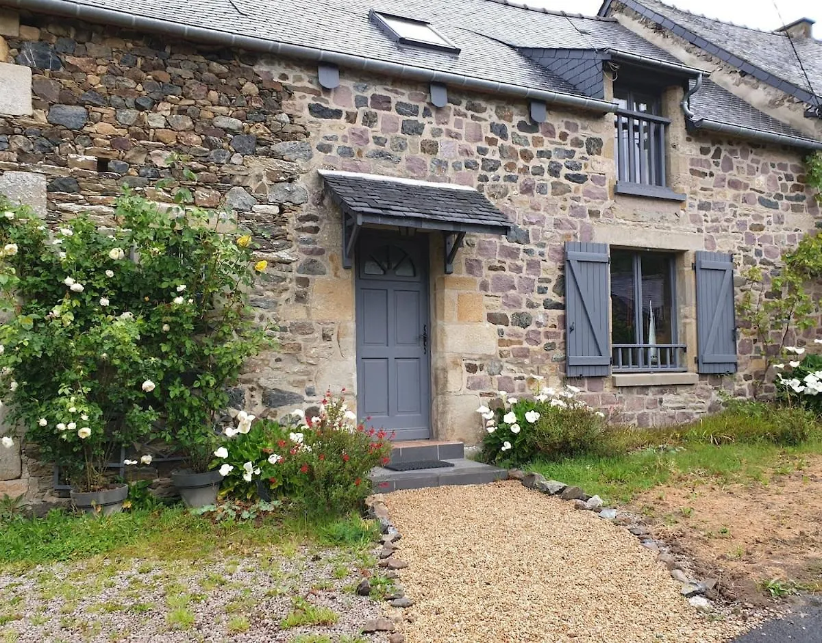 Charming Quiet Cottage -3 Bedrooms - Private Garden Pleboulle